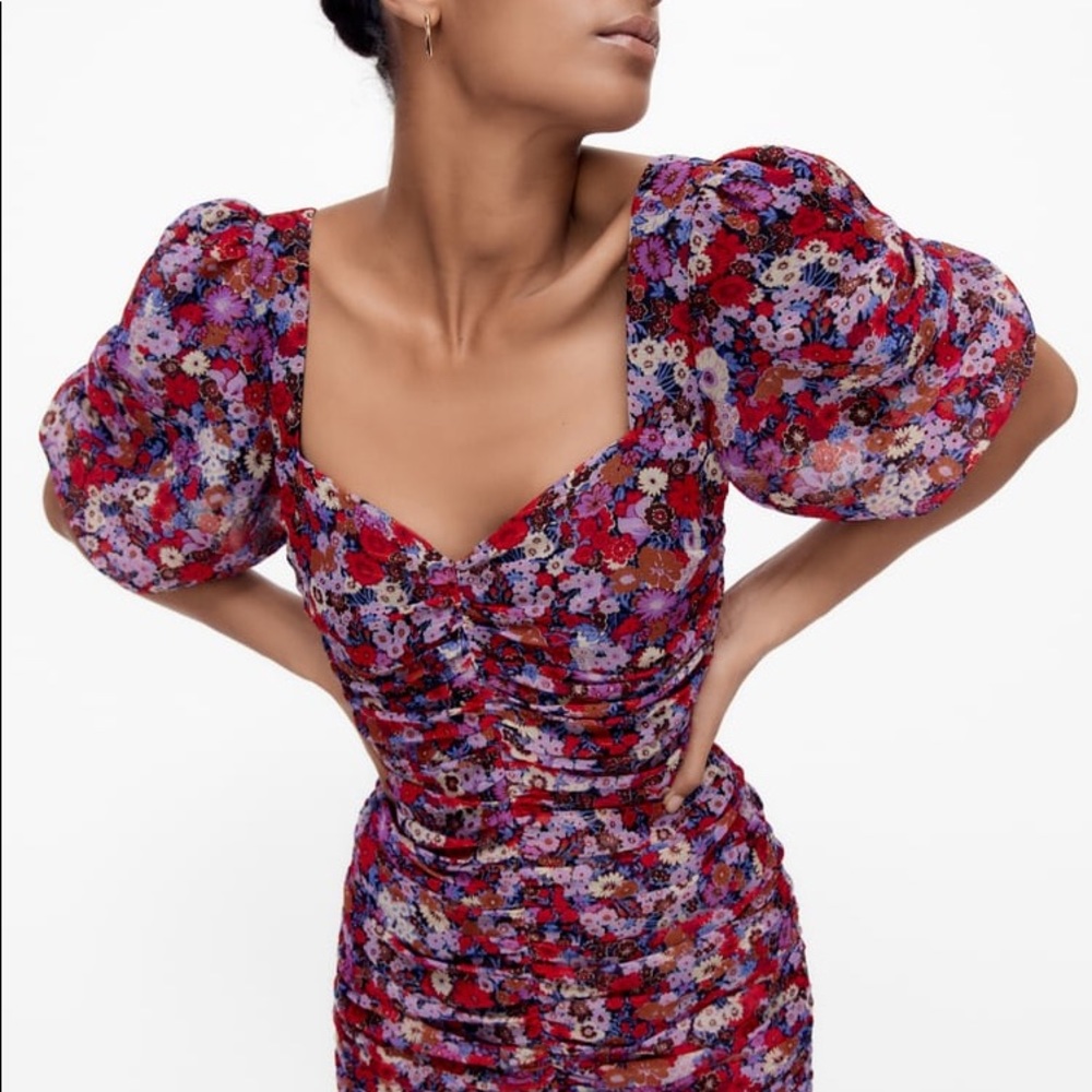NWT ZARA floral printed dress with draping and puff sleeves size Medium